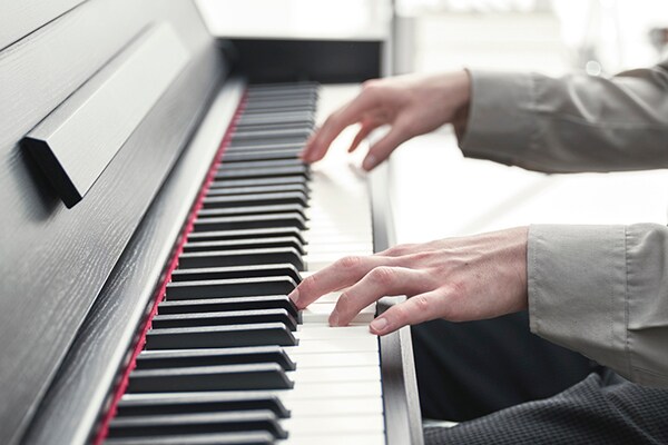 Yamaha Arius YDP-S56 молоточкова механіка