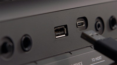 Підключення та виходи на YAMAHA PSR-E483