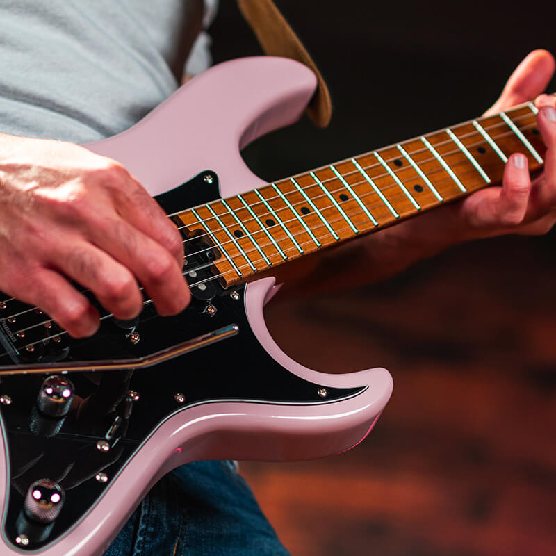 Жженый клен, форма Ergo-V и комбинированный радиус в CORT G290 Modern Pale Graphite