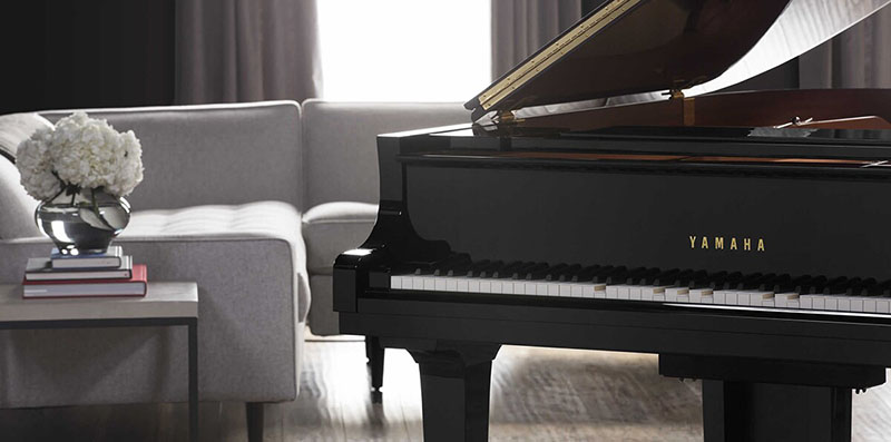 елегантний вигляд традиційного акустичного роялю Yamaha